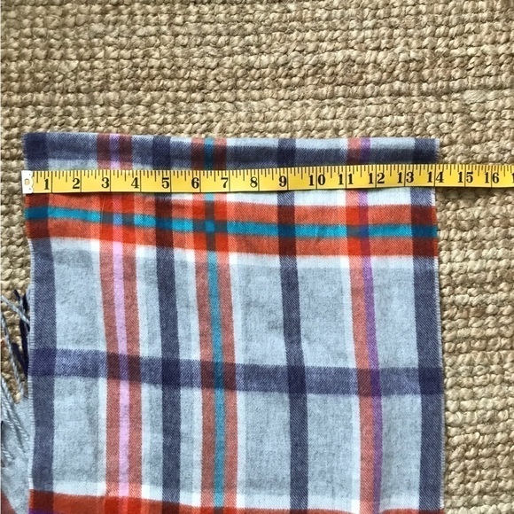 CASHMINK plaid scarf. - Picture 5 of 7